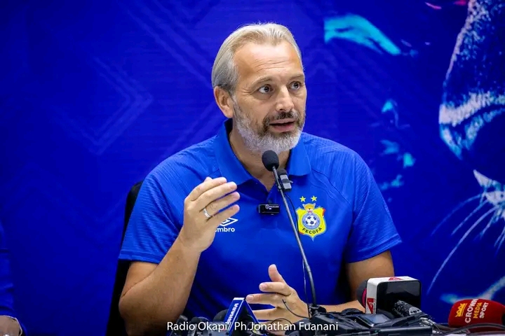RDC : Sébastien Desabre satisfait de la nouvelle pelouse du stade des Martyrs